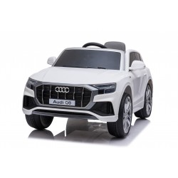 Véhicule électrique blanc AUDI Q8