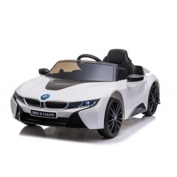 Véhicule électrique blanc BMW I8