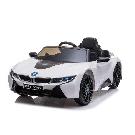 Véhicule électrique blanc BMW I8